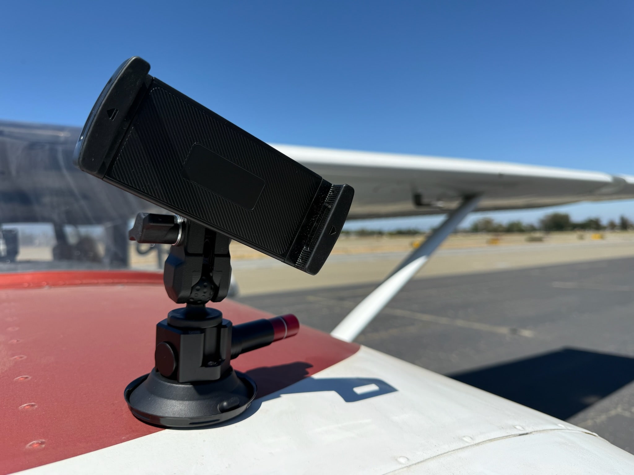 3-Inch Suction + Tablet Holder, primary external view photographed outside the aircraft