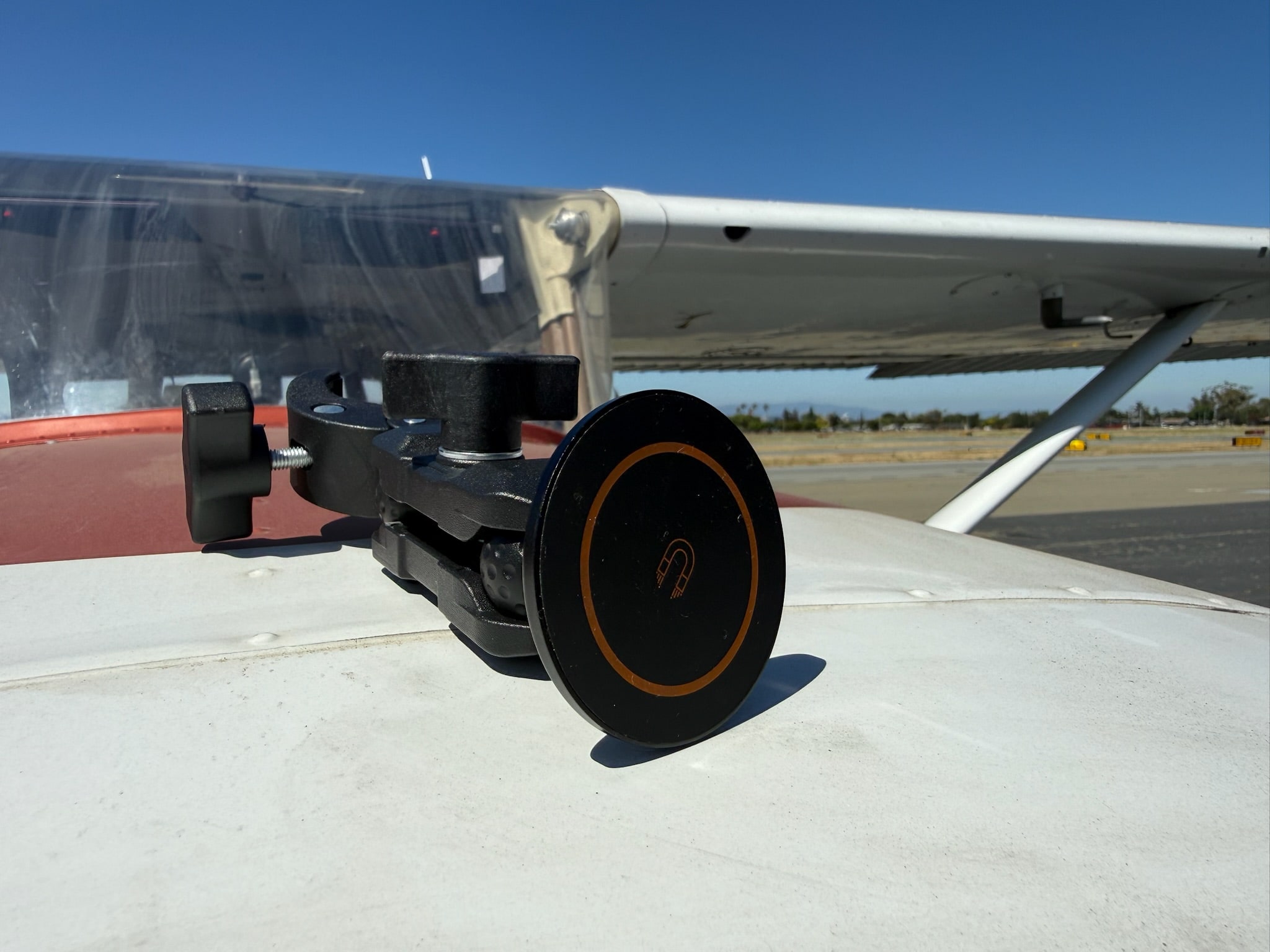 Yoke Clamp + Magnetic Plate, primary external view photographed outside the aircraft
